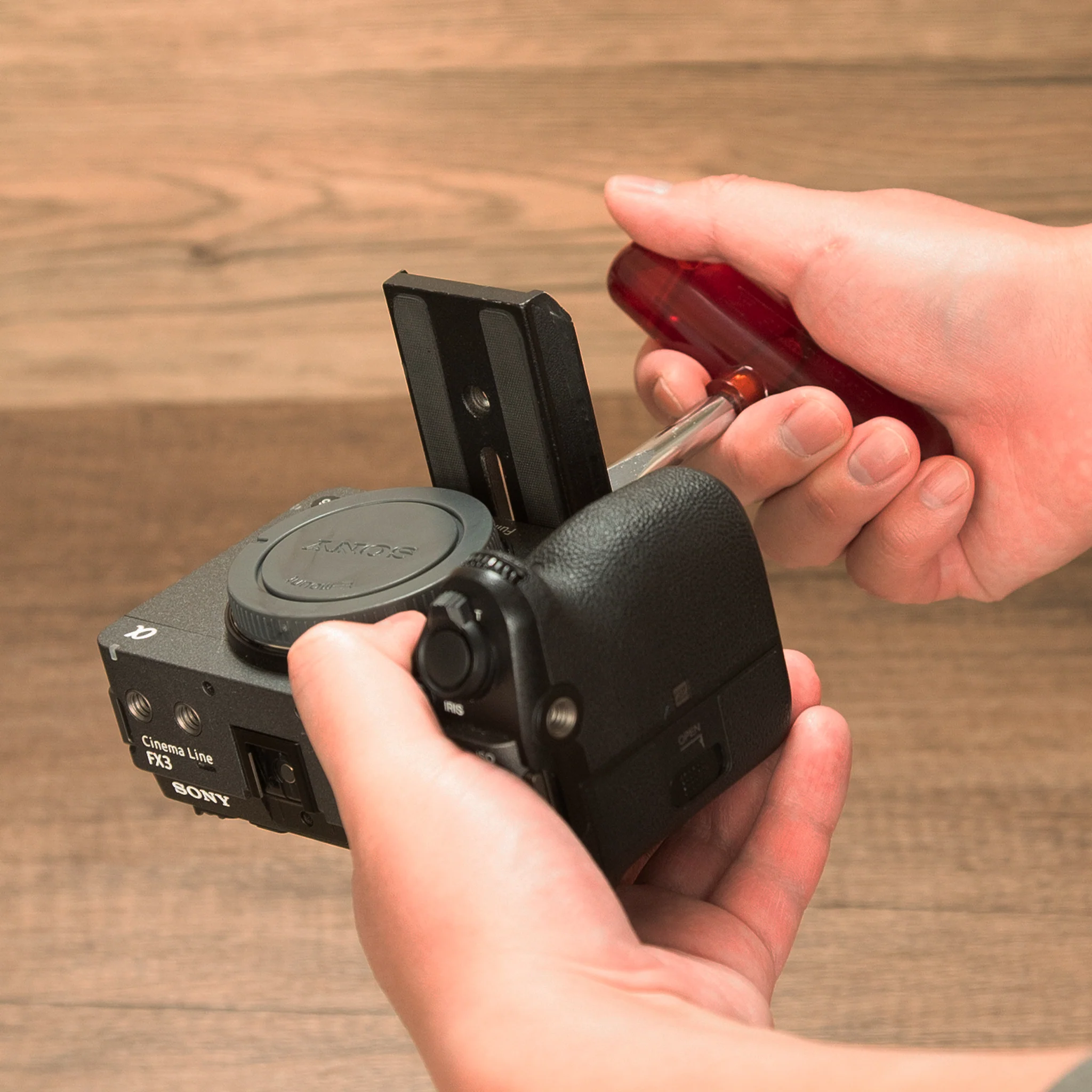 Filmsticks T-Handle Slotted Screwdriver 10mm - RED - Image 5