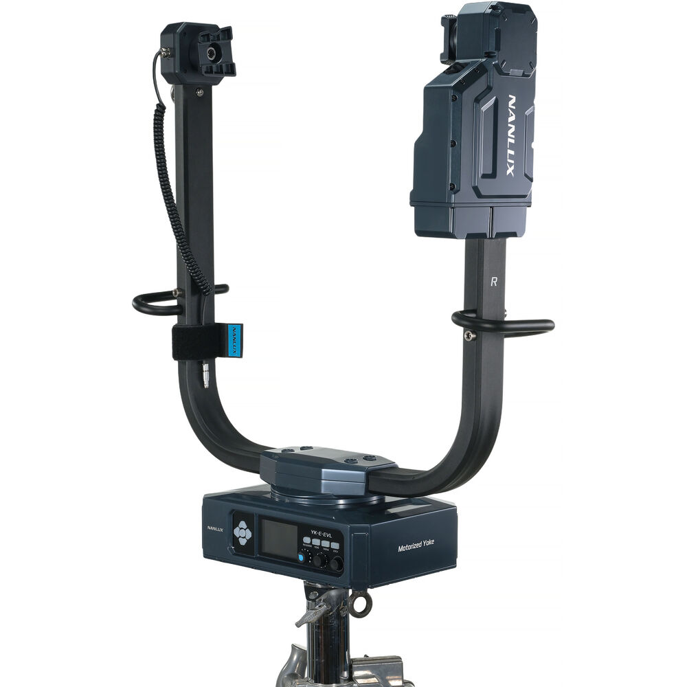 Alternative view of Nanlux Evoke Motorized Yoke for 2400B/5000B (with Flight Case)