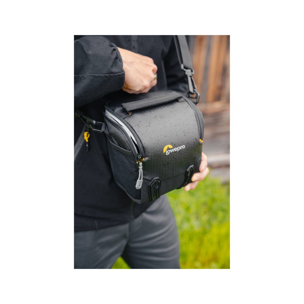 Lowepro Adventura SH 120 III Shoulder Bag (Black)