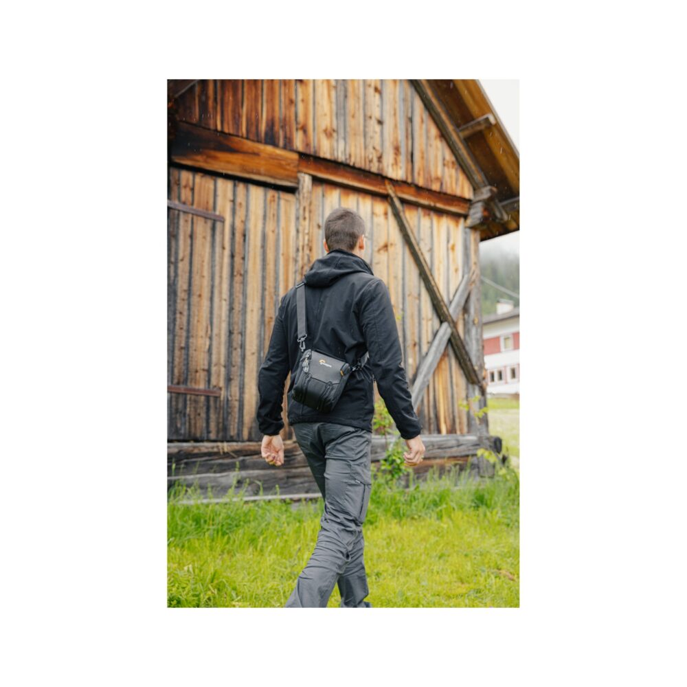 Lowepro Adventura SH 120 III Shoulder Bag (Black)
