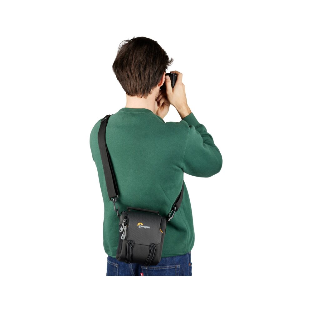 Lowepro Adventura SH 120 III Shoulder Bag (Black)
