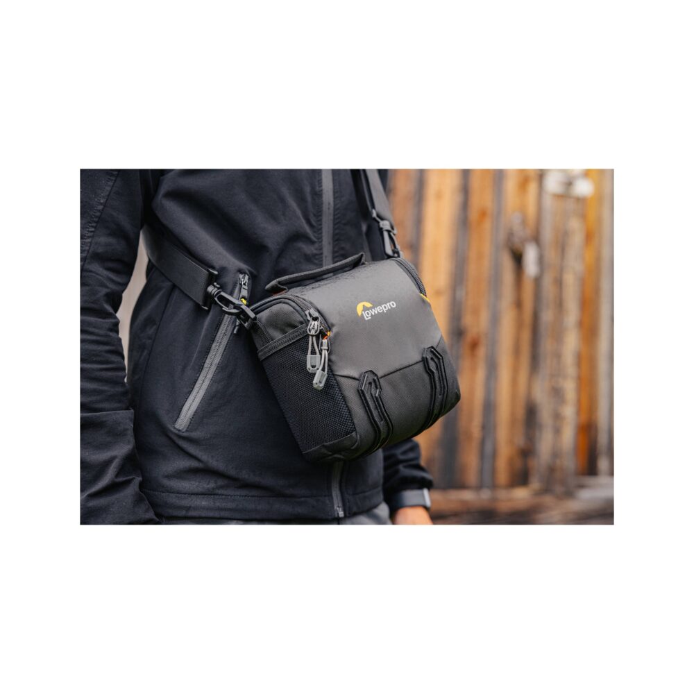 Lowepro Adventura SH 120 III Shoulder Bag (Black)