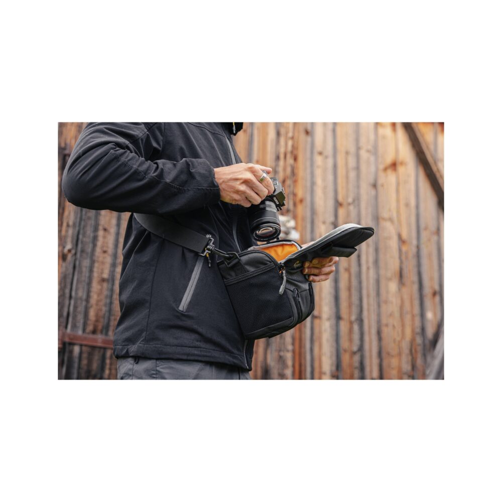 Lowepro Adventura SH 120 III Shoulder Bag (Black)