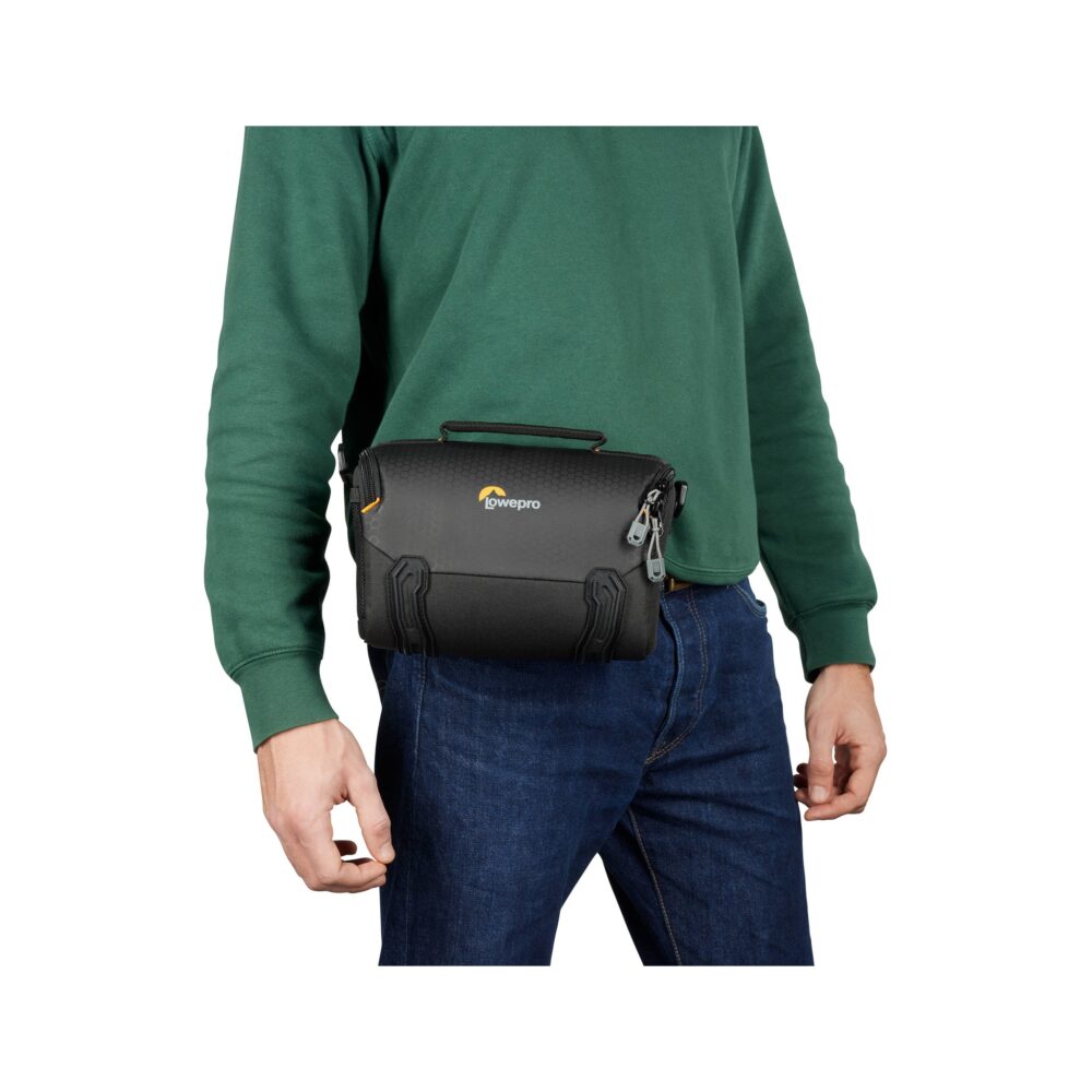 Lowepro Adventura SH 140 III Shoulder Bag (Black)