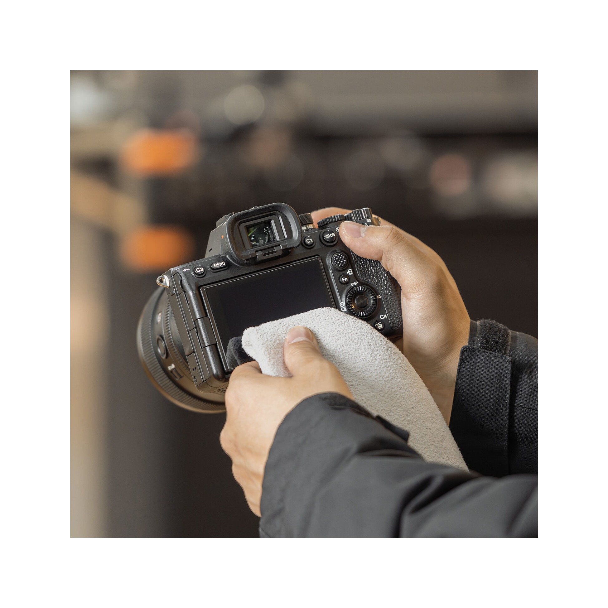SmallRig 6042 Wild China Film Series Camera Wrap (Black-Necked Crane Pattern)