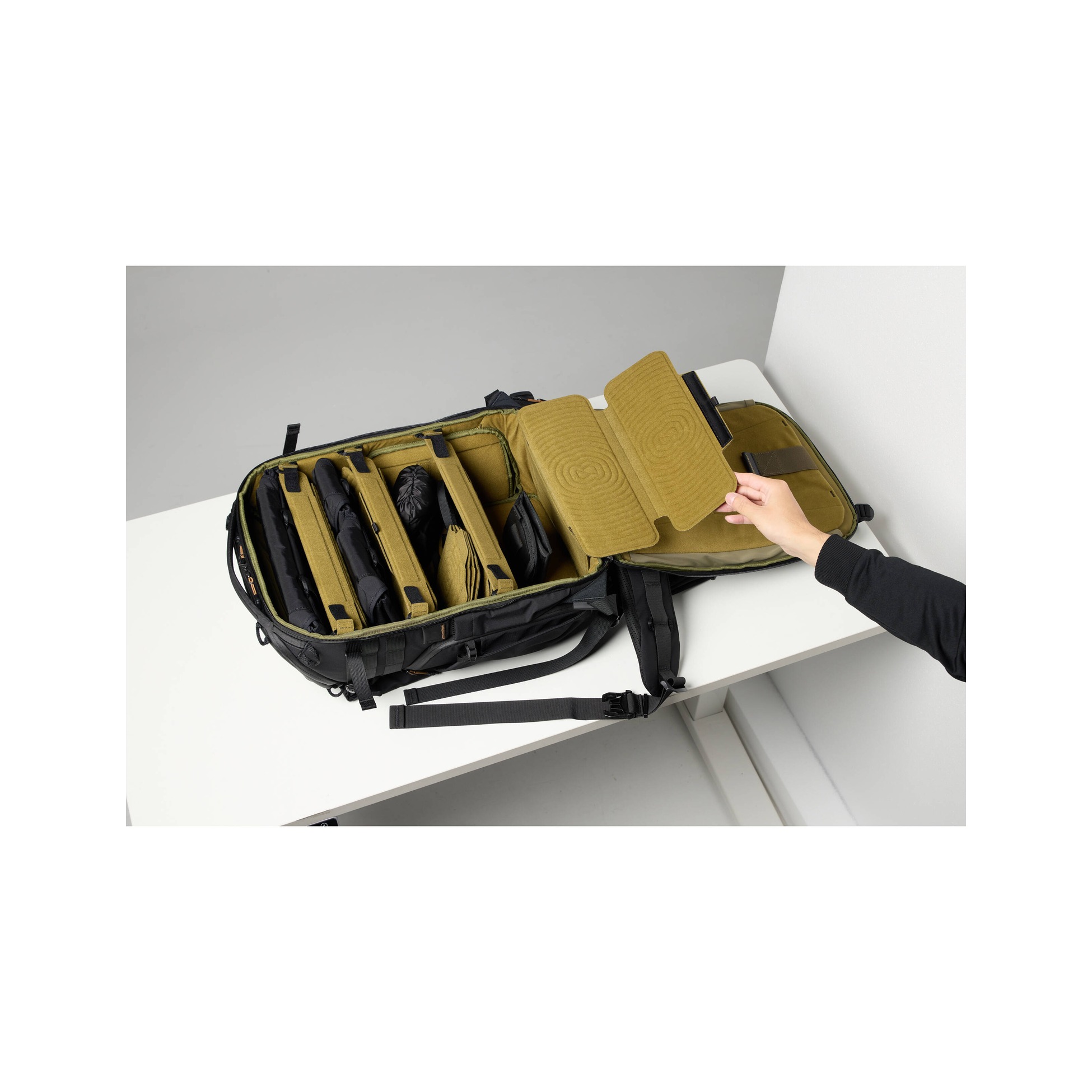 SmallRig 6521 Professional Outdoor Backpack (Black, 25L)