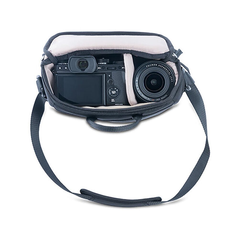 Vanguard VEO GO 24M Camera Shoulder Bag (Black)
