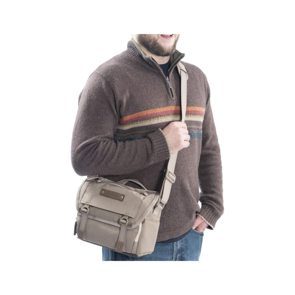 Vanguard VEO RANGE 21M Messenger Camera Bag (Tan, Small)